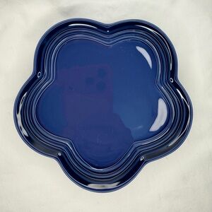 LE CREUSET small flower sharped plate Stoneware Great condition